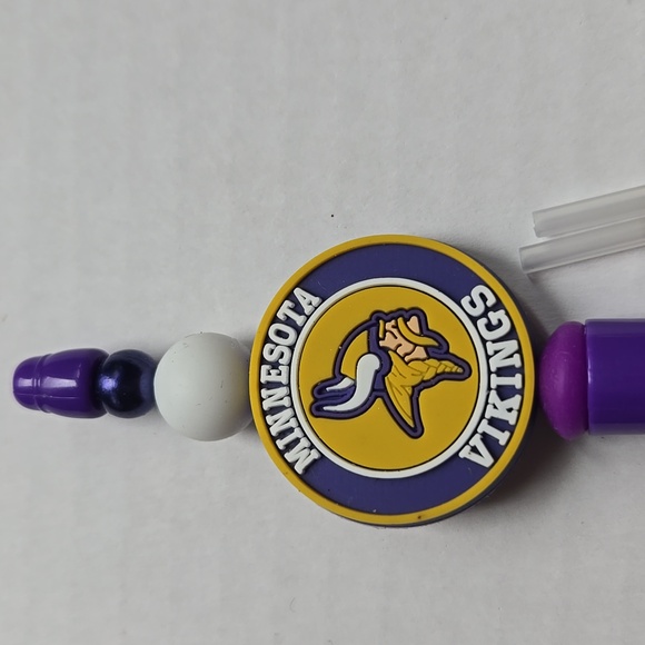 HANDMADE NFL MINNESOTA VIKINGS EARRINGS, PEN, AND KEYCHAIN - Picture 3 of 5